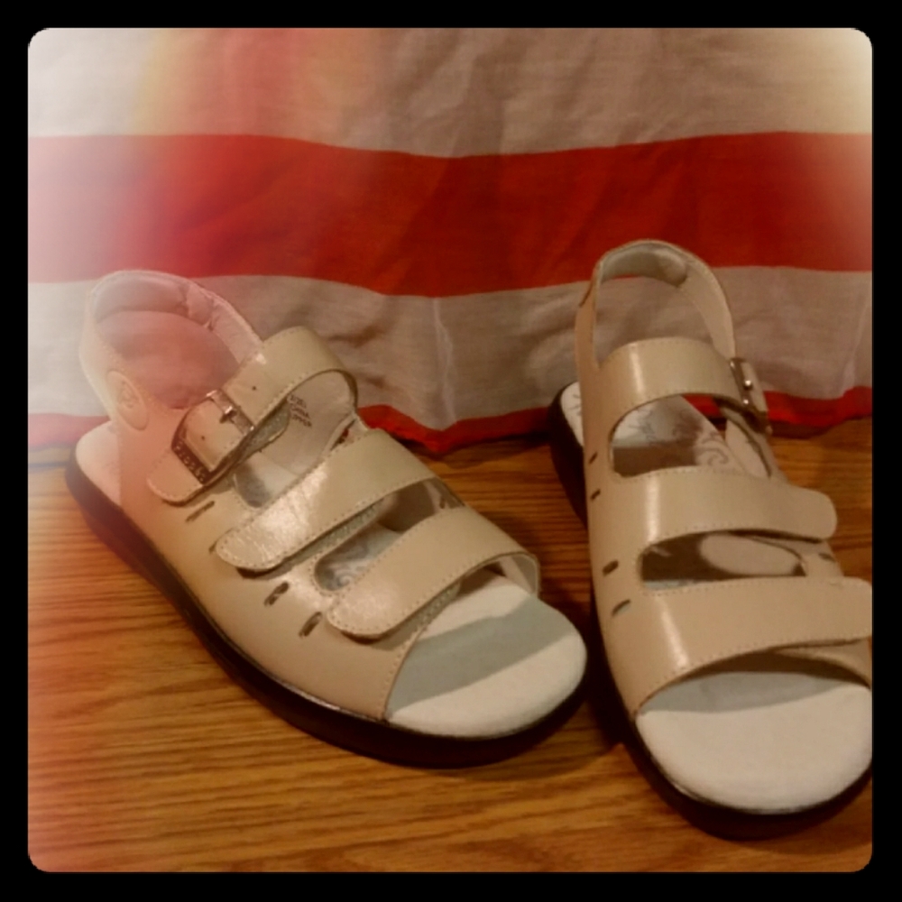 Propet Breeze Walker LA Leather Sandals Sz 7